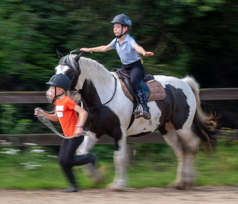 Erlebe Deine tollsten Wochen des Jahres gemeinsam mit uns Kinder reiten