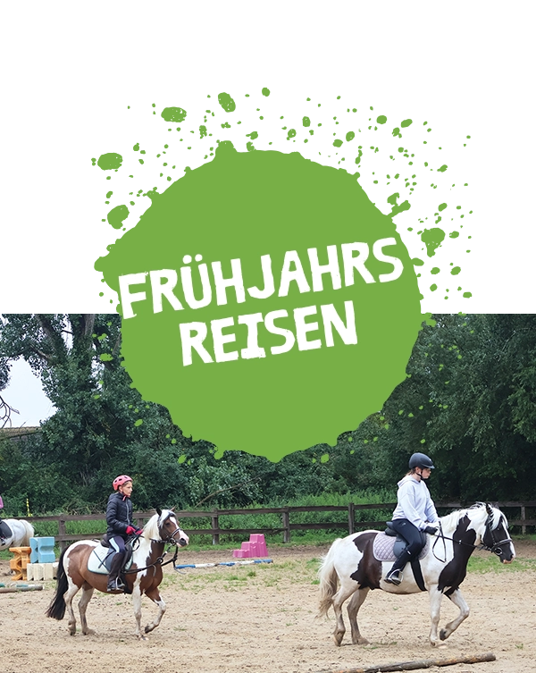 Kinder reiten auf Ponys, Farbklecks mit der Beschriftung Frühjahrsreisen